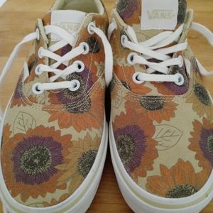 NWT Vans size 6